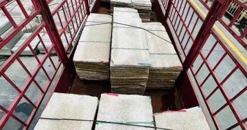 海南 黄金麻花岗岩荔枝面，光面毛板装车完成