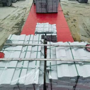 海南 芝麻白仿形加直形路沿石出货日常