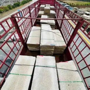 海南 黄金麻花岗岩荔枝面，光面毛板装车完成