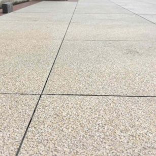 海南 黄金麻花岗岩石板材荔枝面地面铺装效果