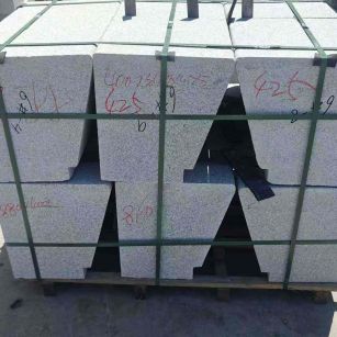 海南 芝麻白异形坐凳，石凳