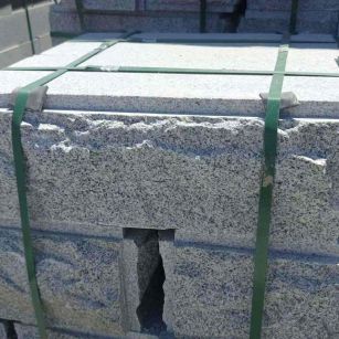 海南 芝麻白花岗岩自然面成品