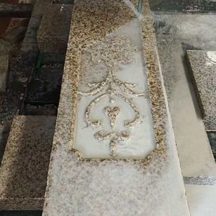 海南 黄金麻花岗岩异形加工雕刻栏杆大柱