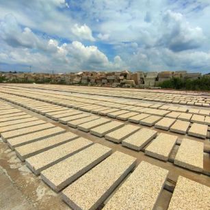 海南 黄金麻花岗岩荔枝面地铺石防护中