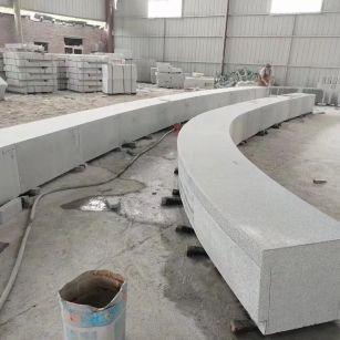 海南芝麻白花岗岩石板材 园林光面弧形坐凳