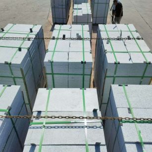 海南 芝麻白花岗岩5公分地铺石 花岗岩厂家工厂装车日常