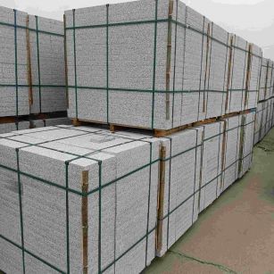 海南 白麻花岗岩石材荔枝面地铺石（300*600*50）