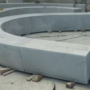 海南 芝麻白花岗岩光面弧形坐凳