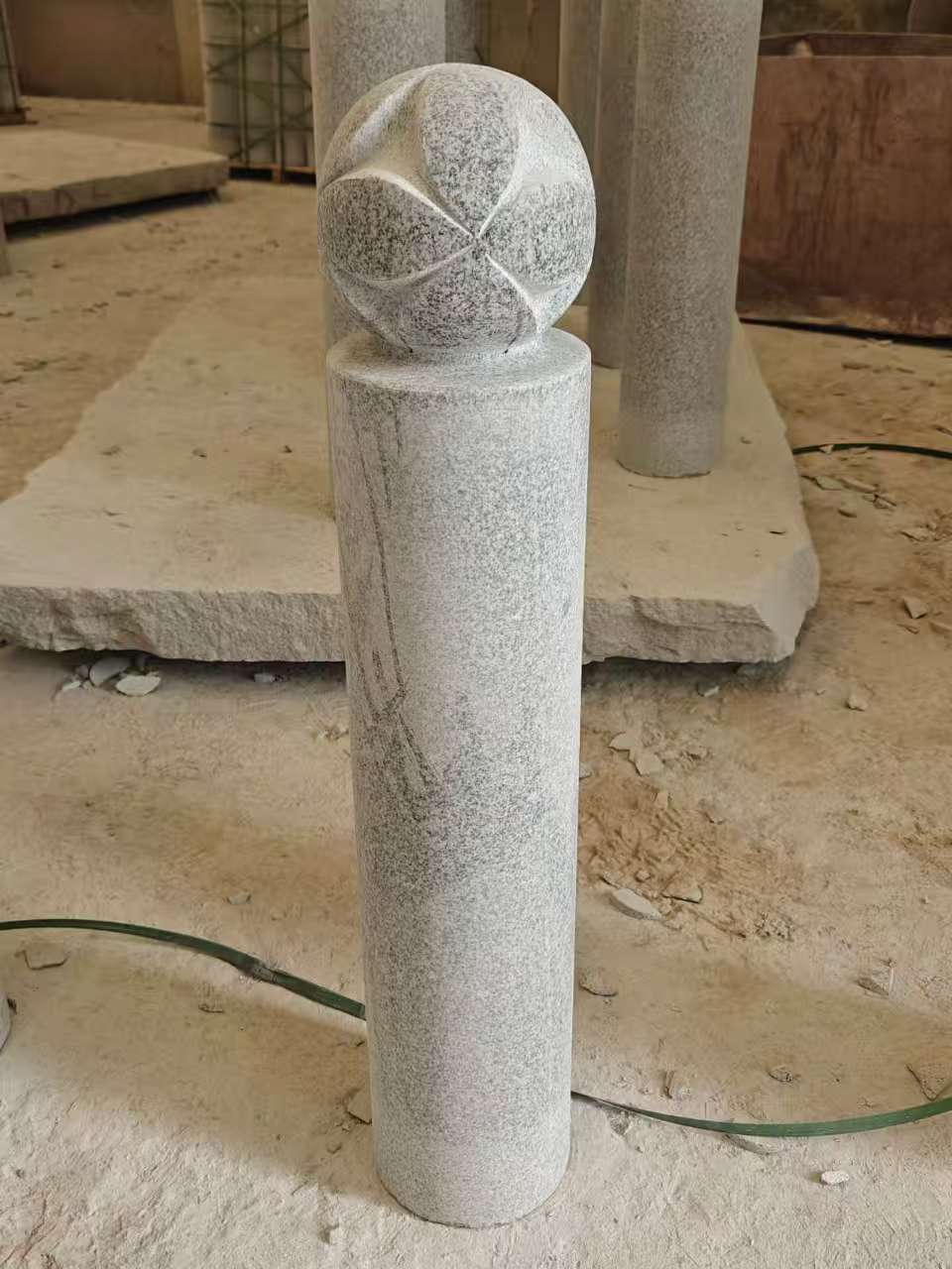 海南 芝麻白花岗岩石材挡车石柱、停车柱、圆柱挡车柱、方柱挡车柱等