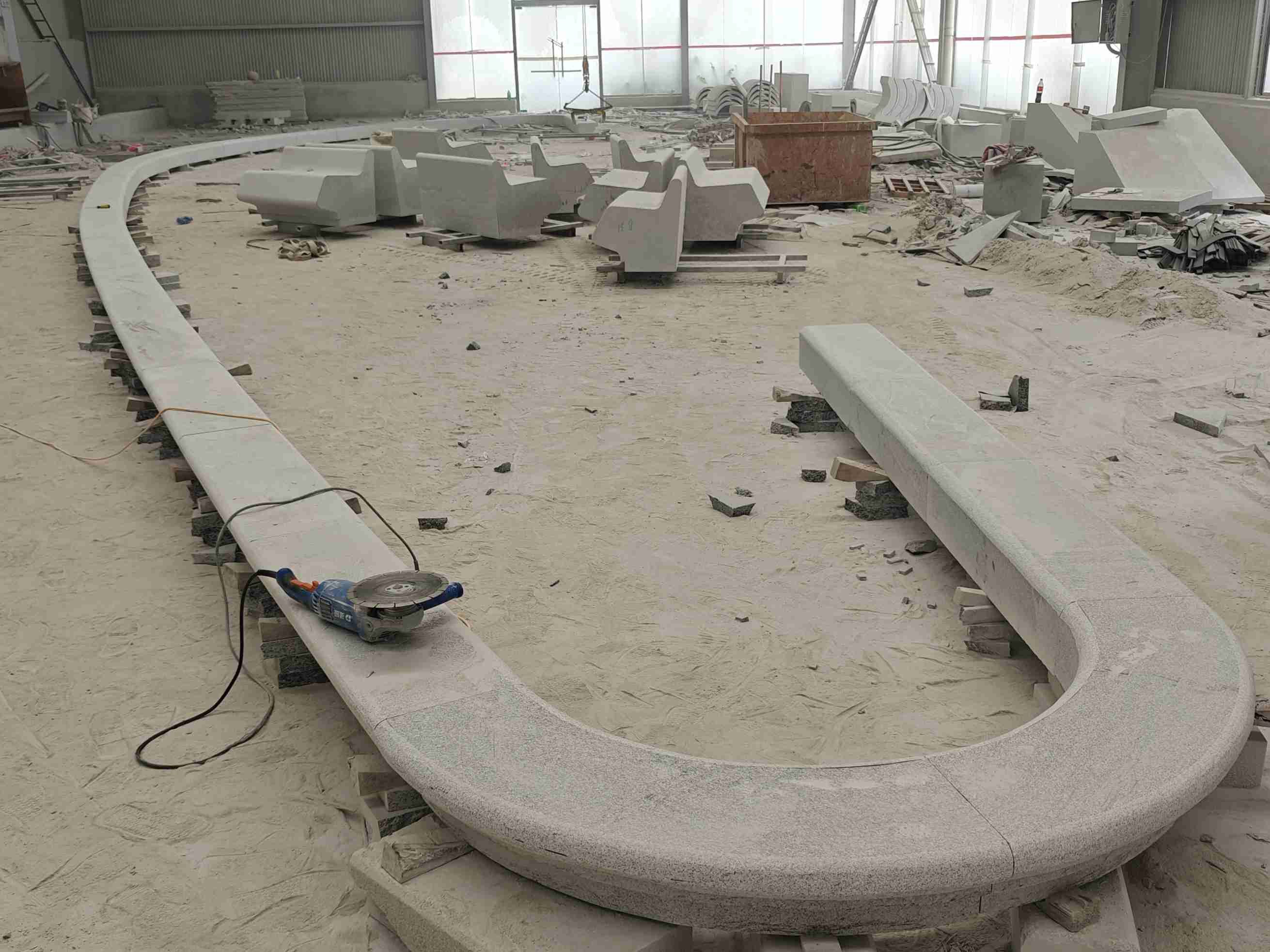 海南 芝麻白花岗岩弧形花坛石，坐凳石