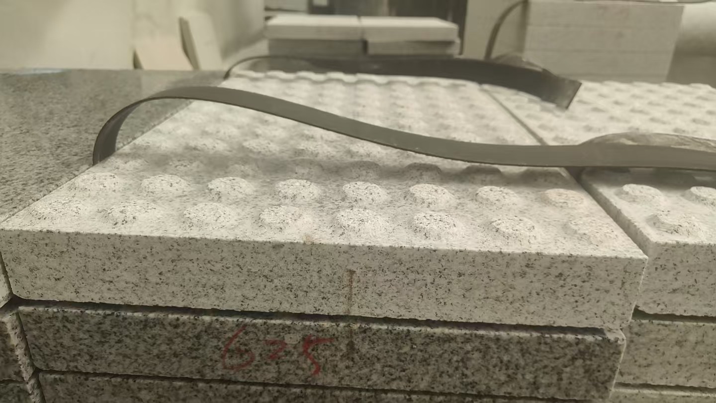 海南 芝麻白花岗岩6.0公分荔枝面五轴加工雕刻盲点