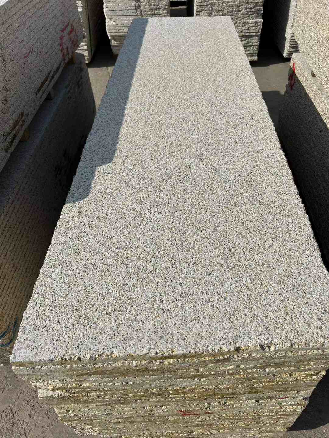 海南 黄金麻花岗岩荔枝面毛板，半成品