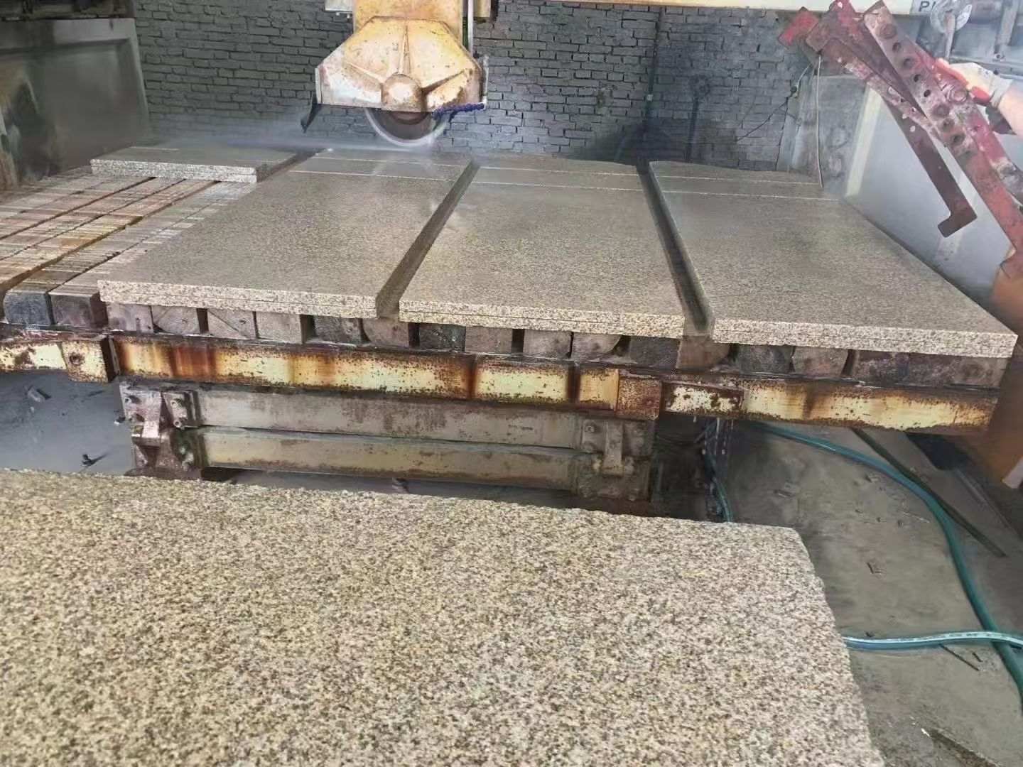 海南 黄金麻荔枝面成品板加工