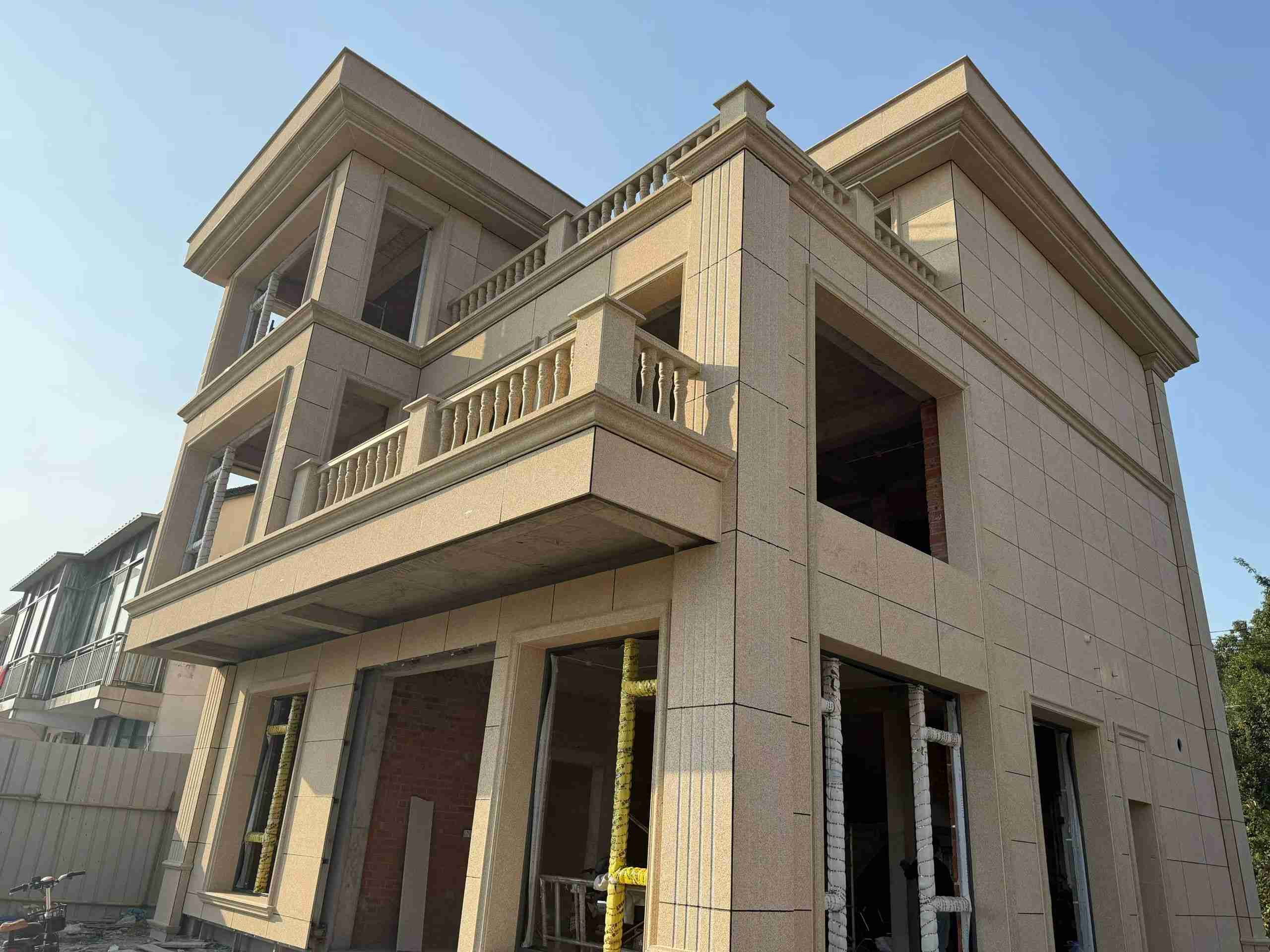 海南 黄金麻花岗岩石材荔枝面外墙干挂效果展示