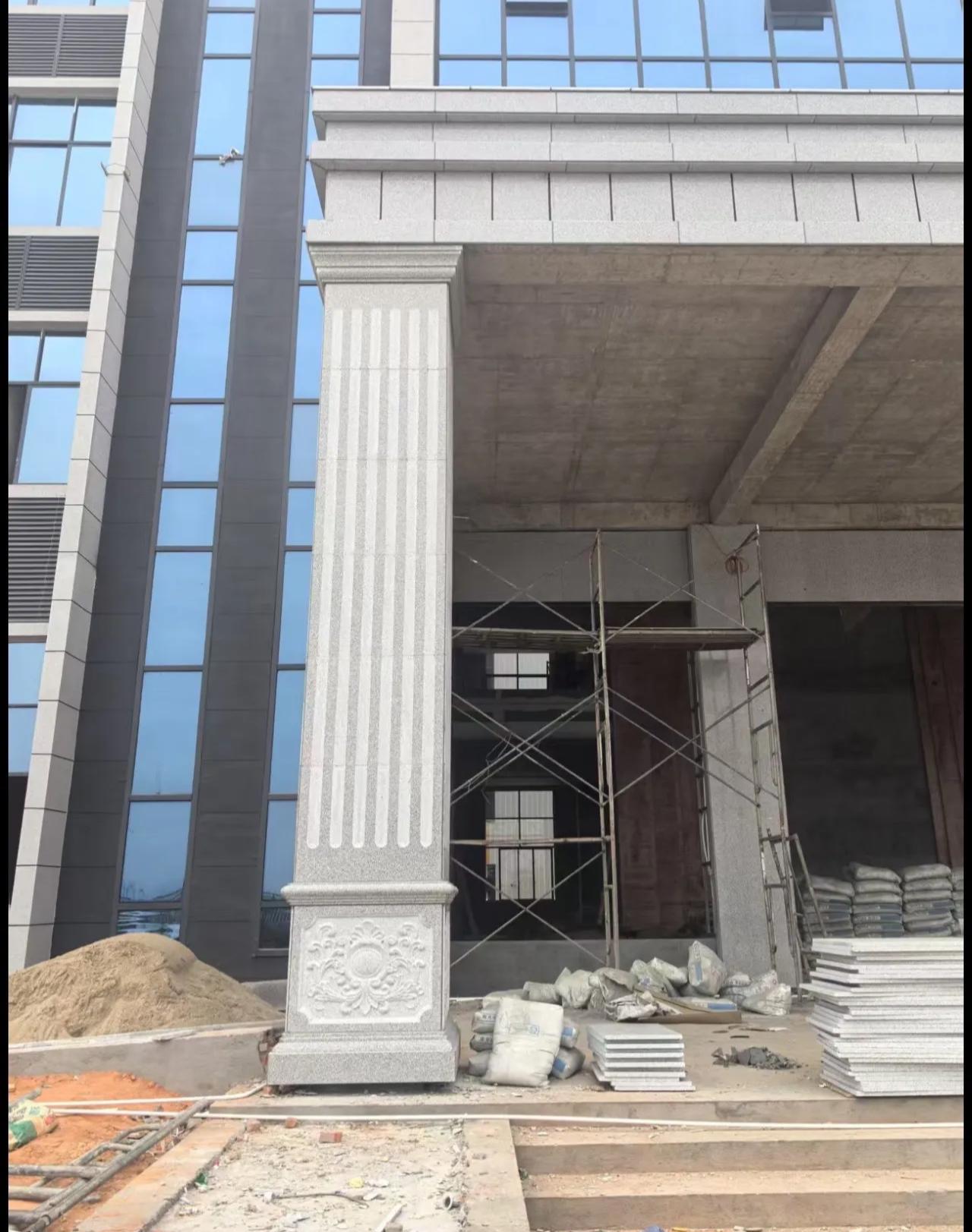 海南 芝麻白光面花岗岩门楼大柱（罗马柱）配雕花底座