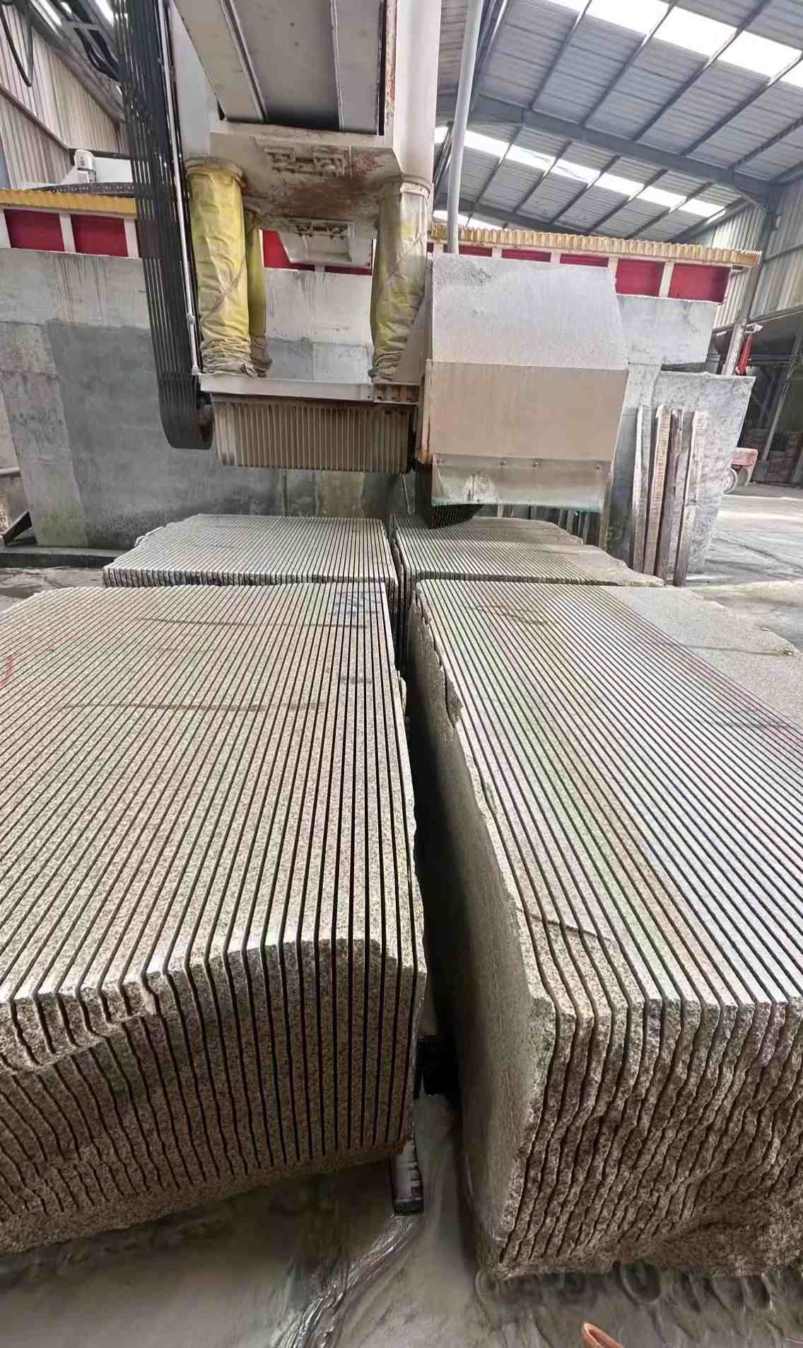 海南 车间生产日常，黄金麻白麻花岗岩