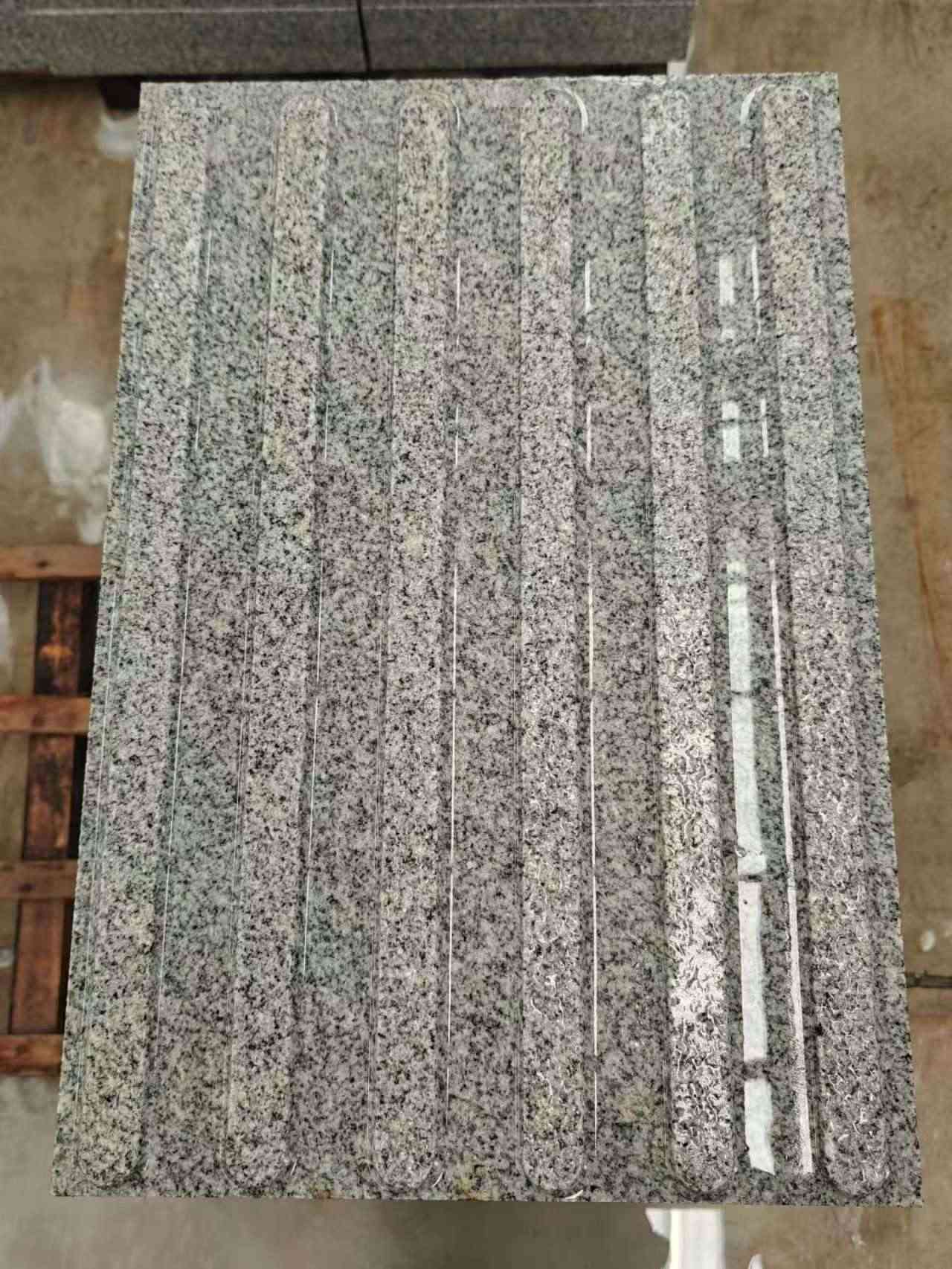 海南 芝麻白花岗岩荔枝面雕刻盲道，盲条