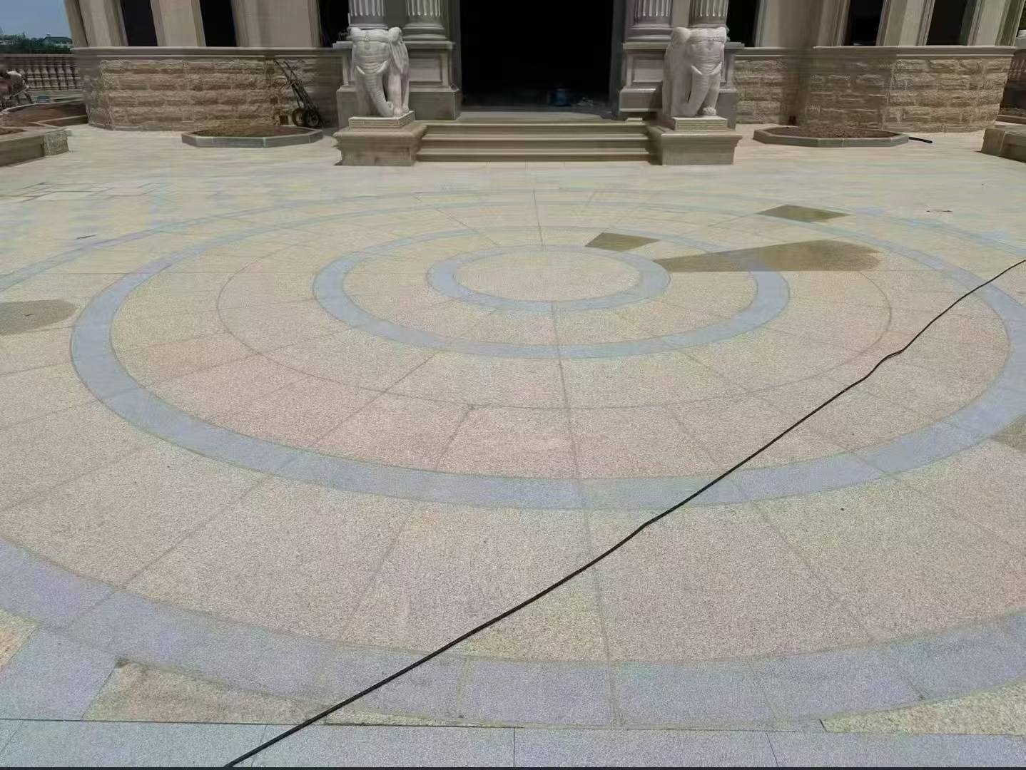 海南 黄金麻芝麻灰花岗岩石材地铺拼接效果