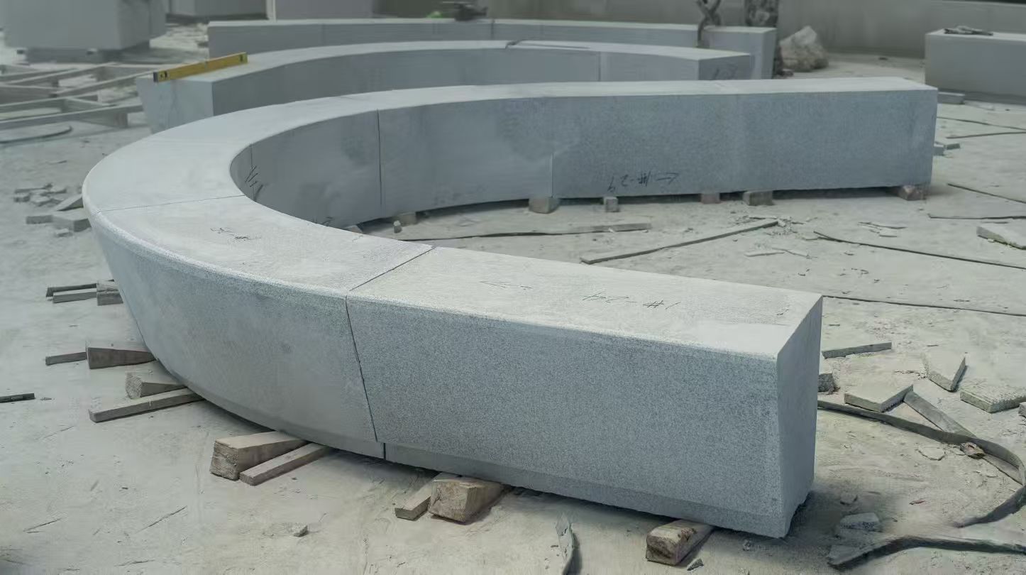 海南 芝麻白花岗岩光面弧形坐凳