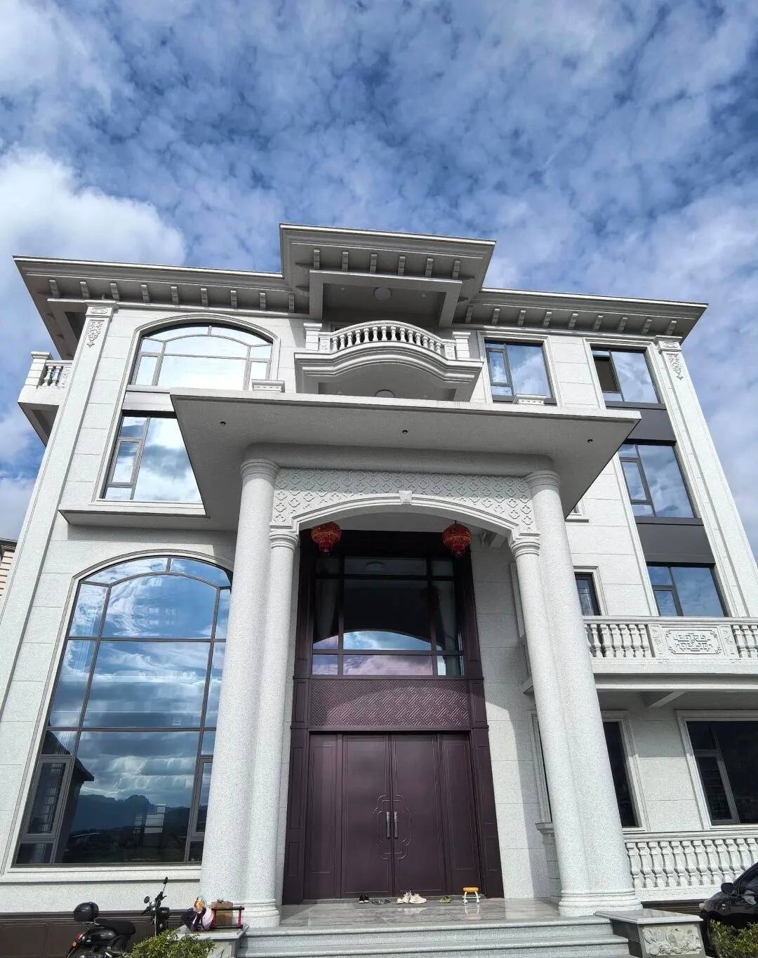 海南白麻别墅外墙干挂石材效果示例