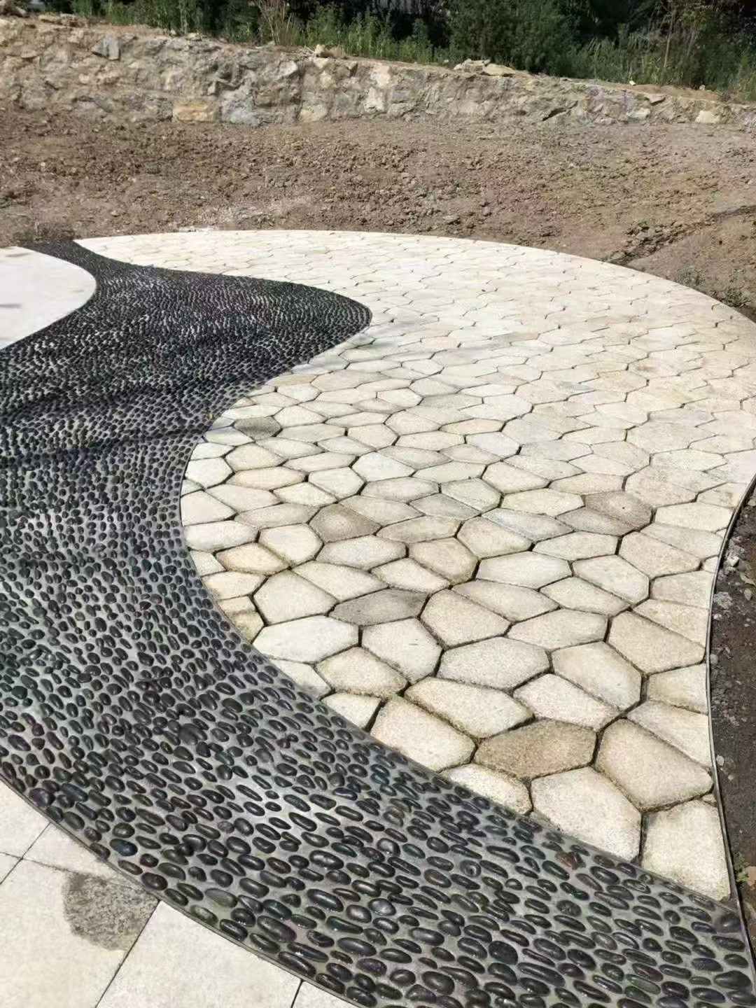 海南 黄金麻冰裂纹地铺石工地铺装案例