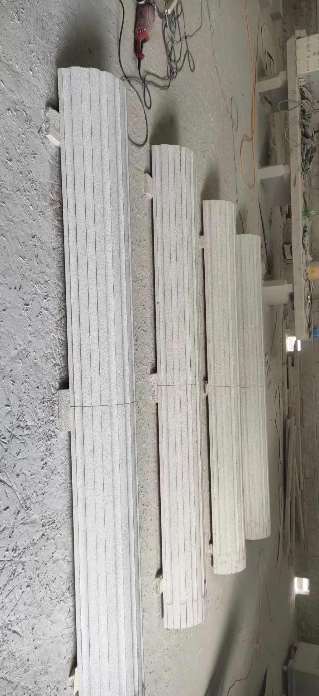 海南 花岗岩厂家带你看白麻花岗岩门楼大柱柱皮