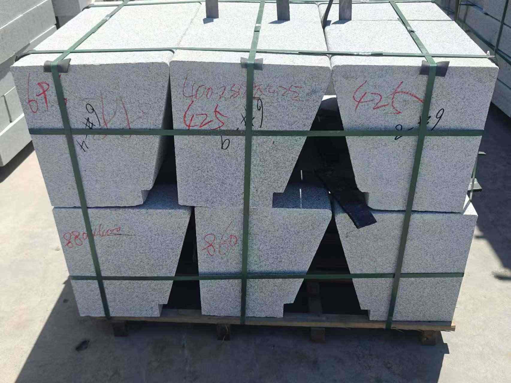 海南 芝麻白异形坐凳，石凳