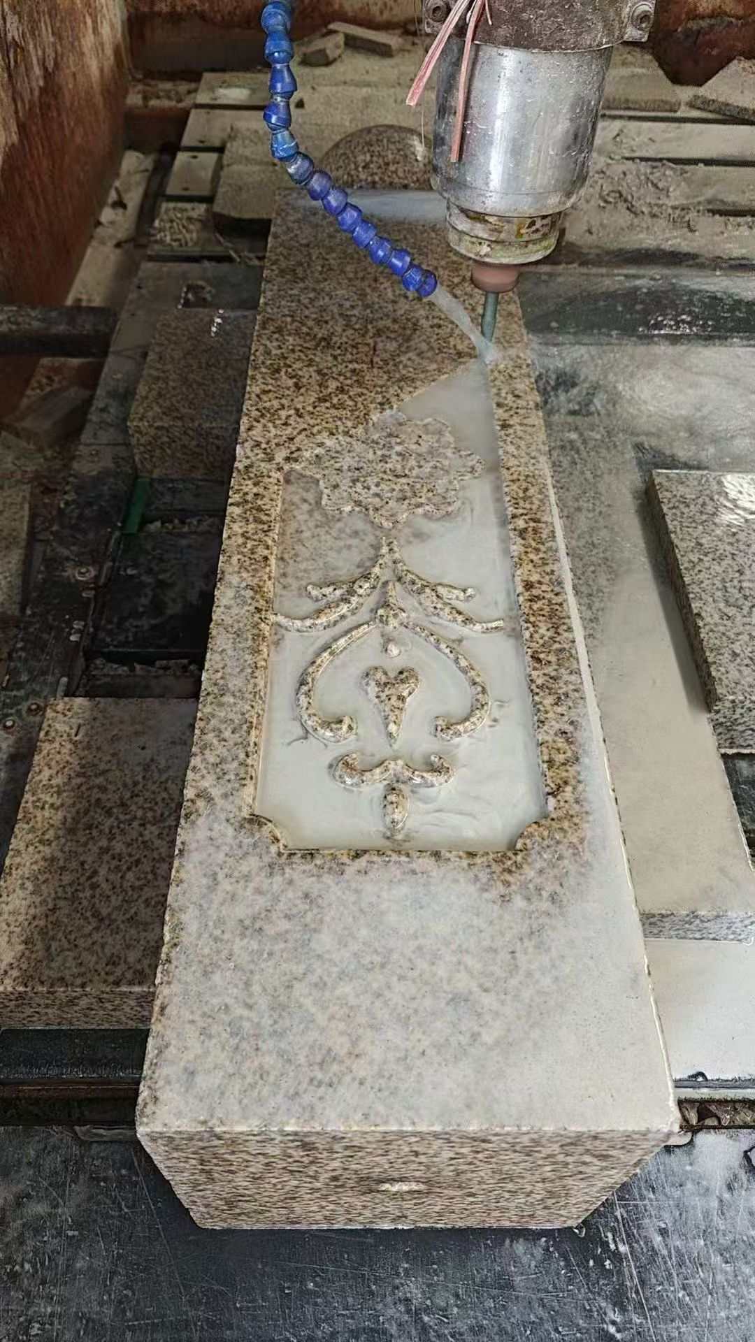 海南 黄金麻花岗岩异形加工雕刻栏杆大柱