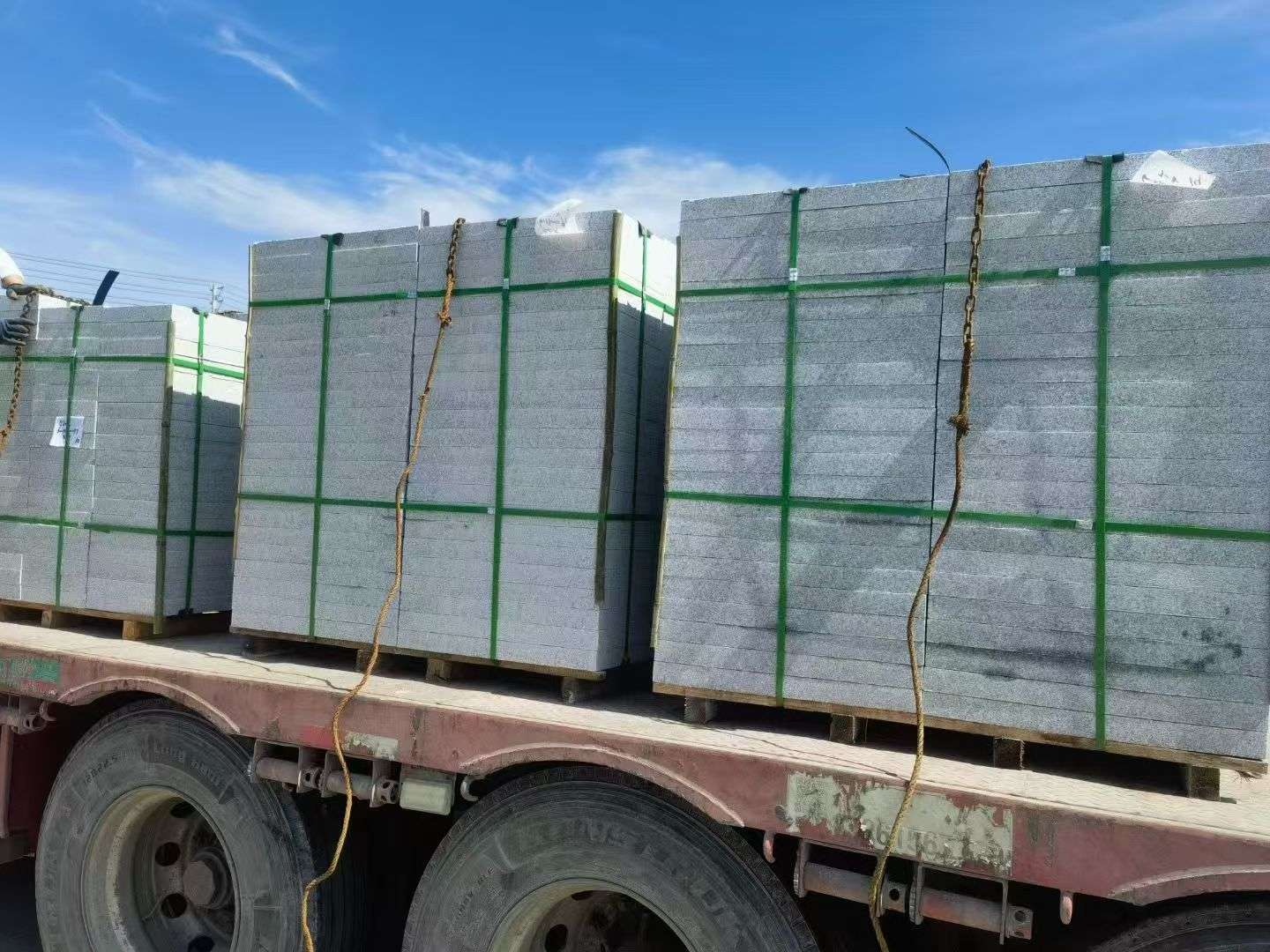 海南 芝麻白花岗岩地铺石装车日常