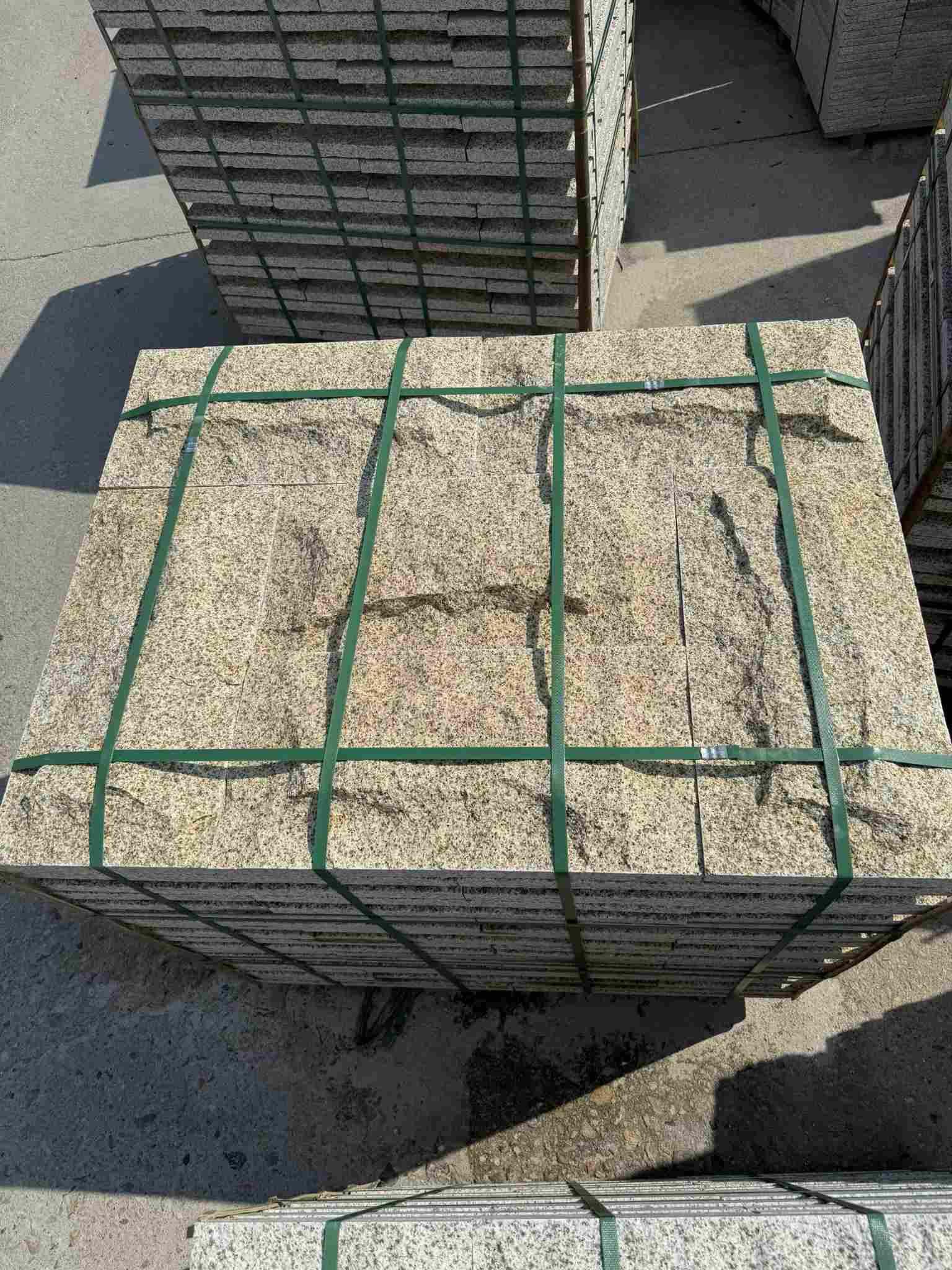 海南 黄金麻花岗岩石材自然面蘑菇石成品