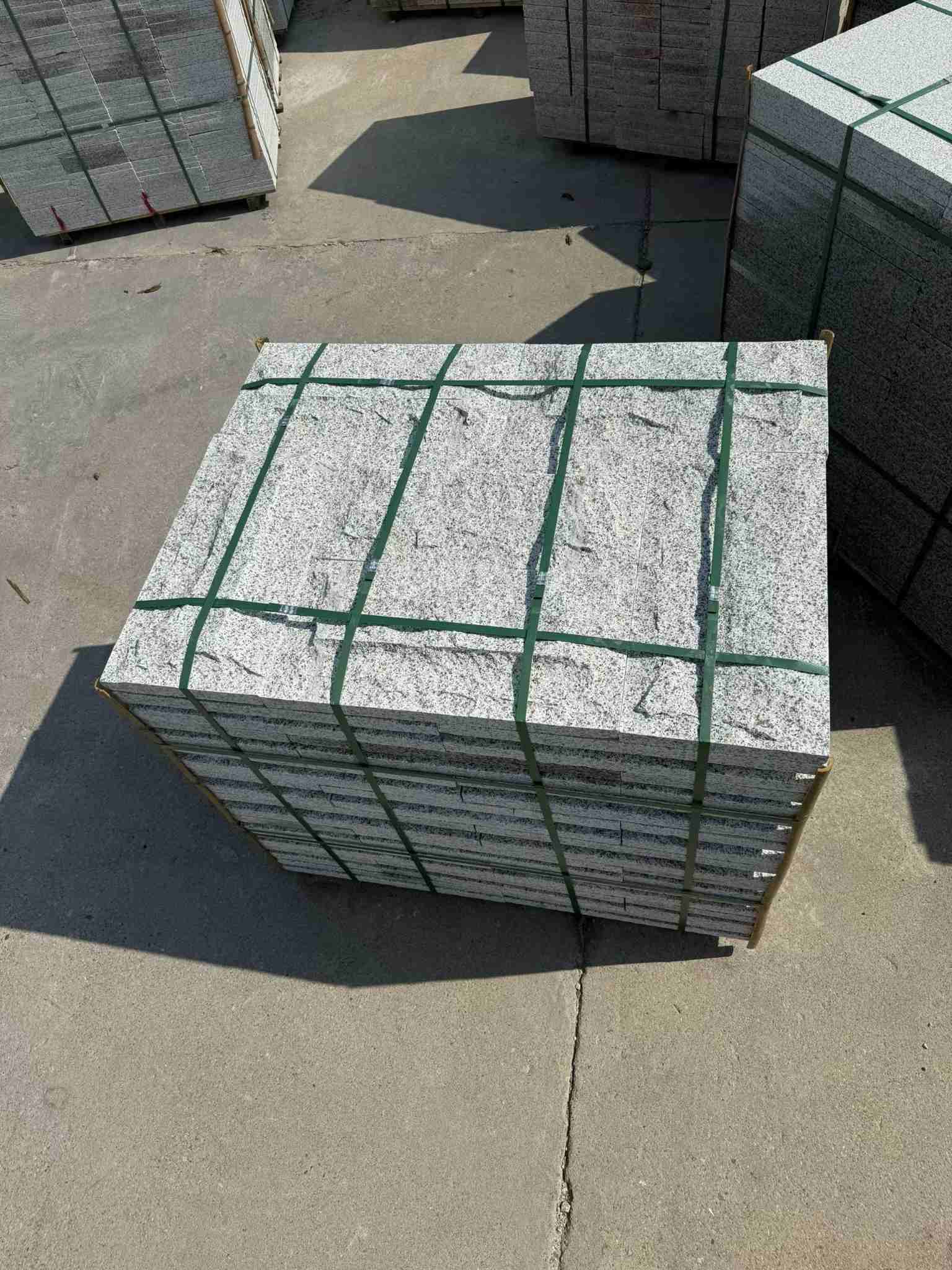 海南 白麻花岗岩石材自然面蘑菇石成品