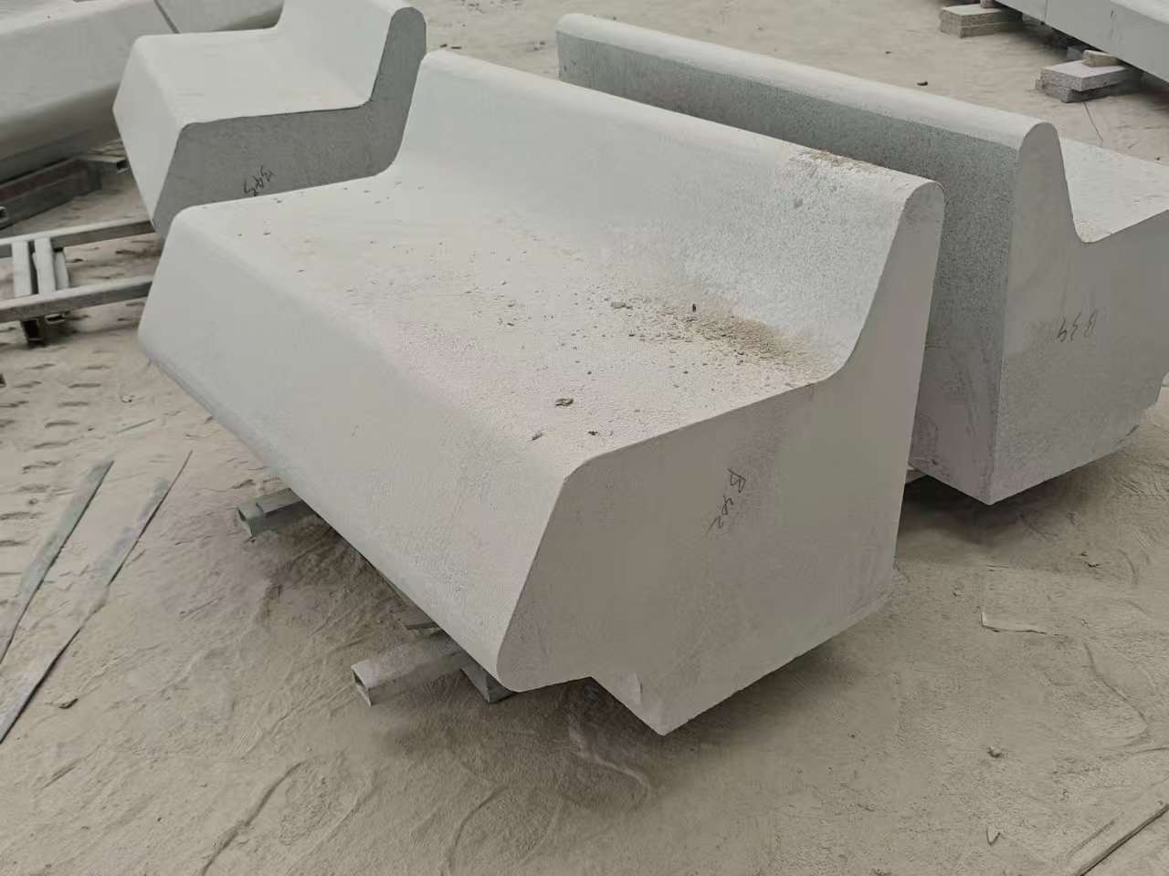 海南 芝麻白花岗岩异形坐凳，石凳