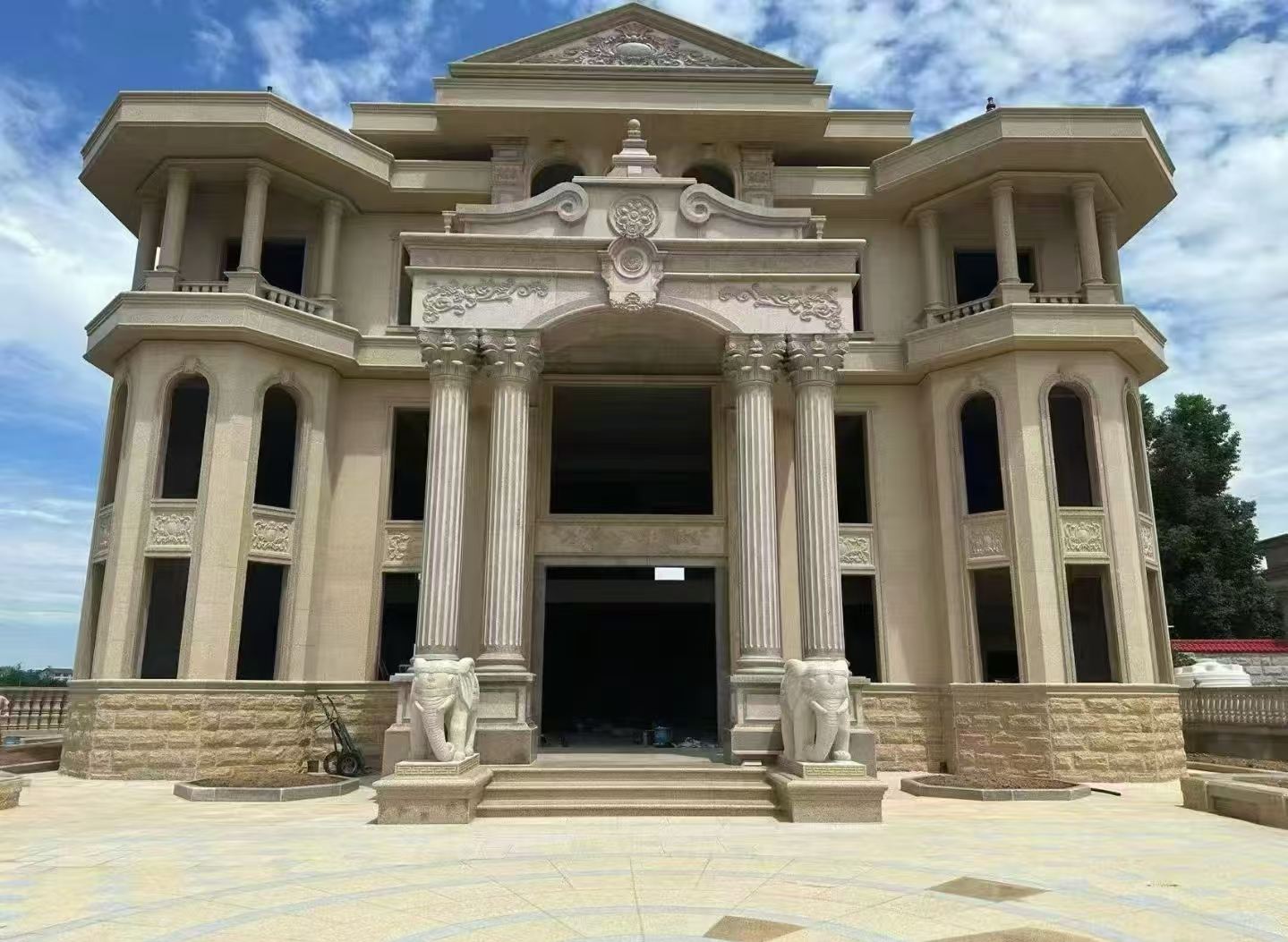 海南 黄金麻别墅外墙干挂，大柱，大象，蘑菇石，雕花板