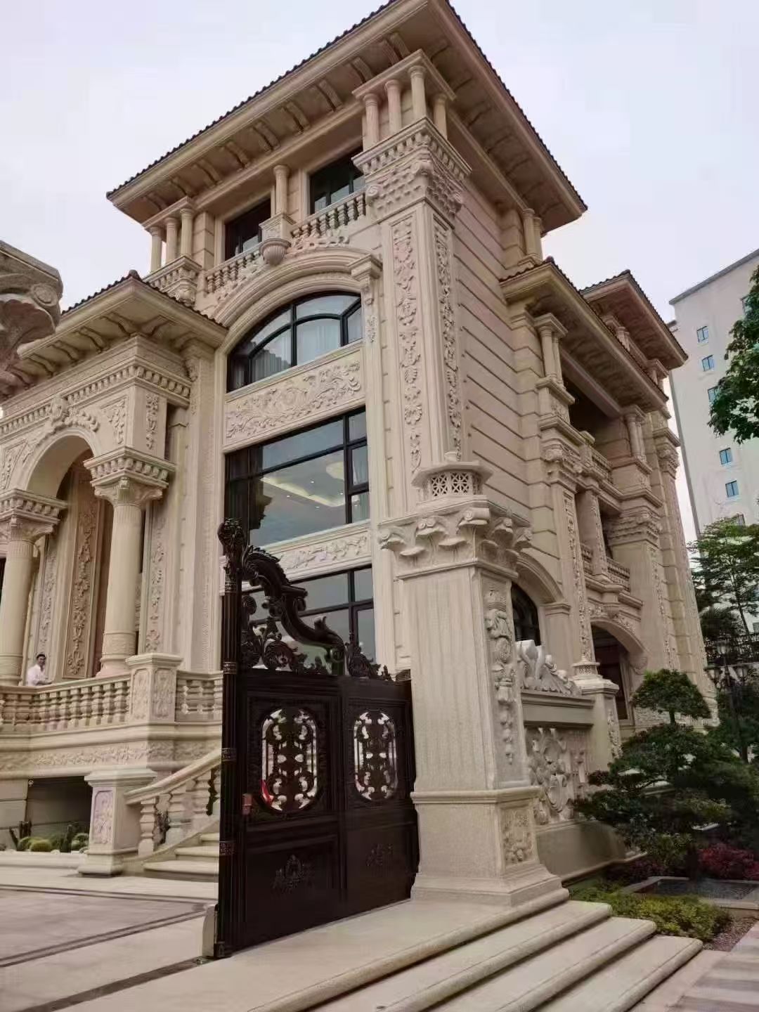 海南 黄金麻花岗岩别墅外墙干挂效果展示