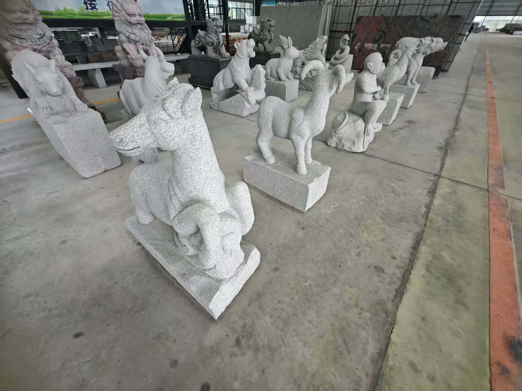 海南 芝麻白花岗岩造型立体雕刻——十二生肖