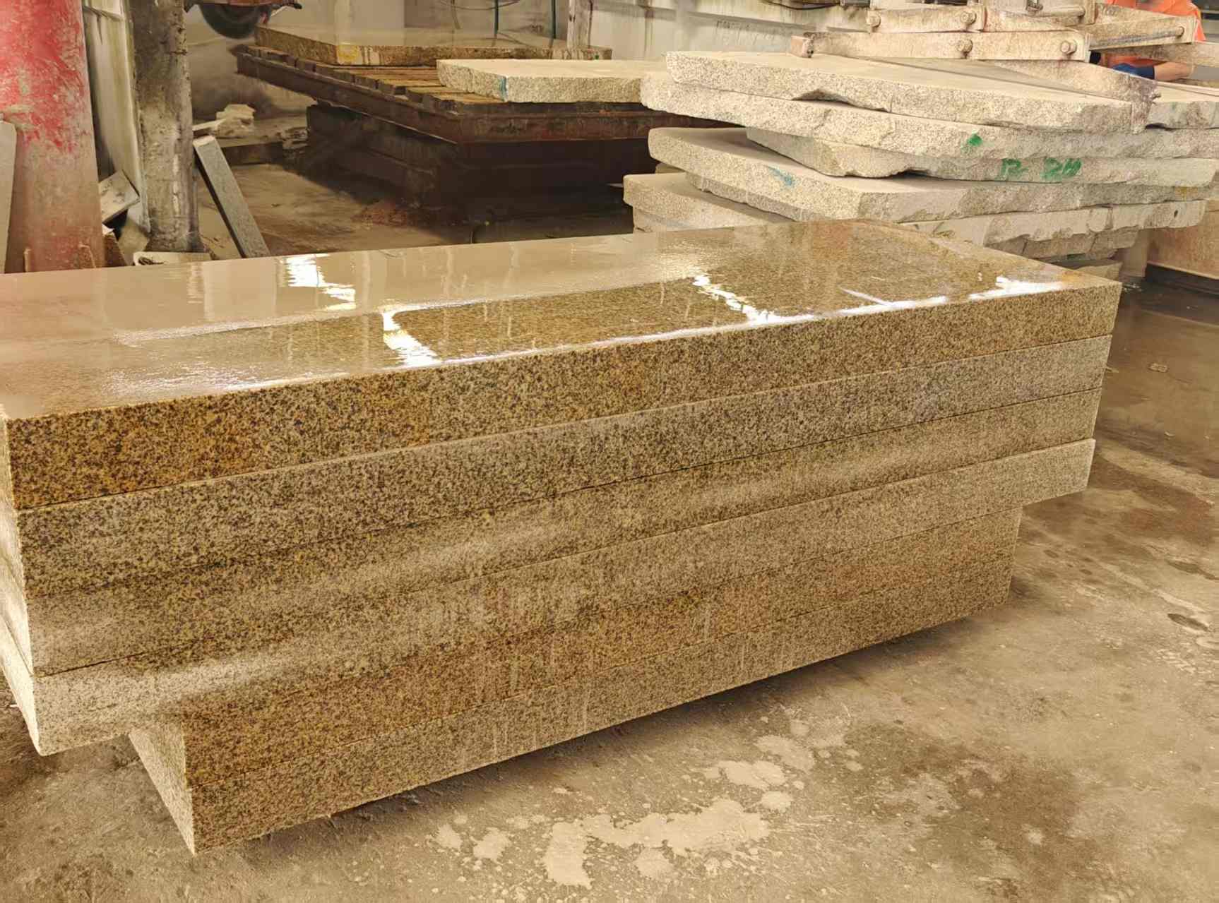 海南 黄金麻栏杆料半成品加工中